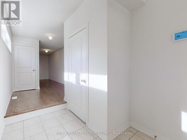 Building Photo - 513 Littlewood Ln