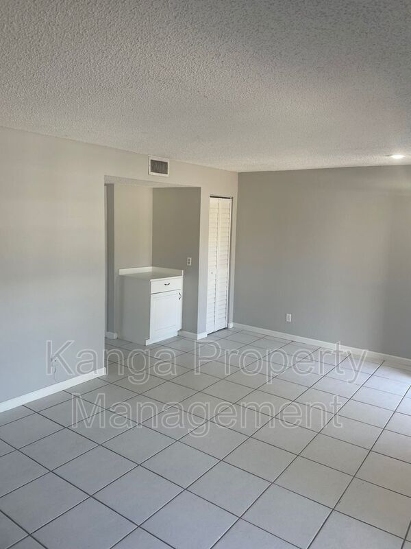 Building Photo - 3513 Coral Springs Dr