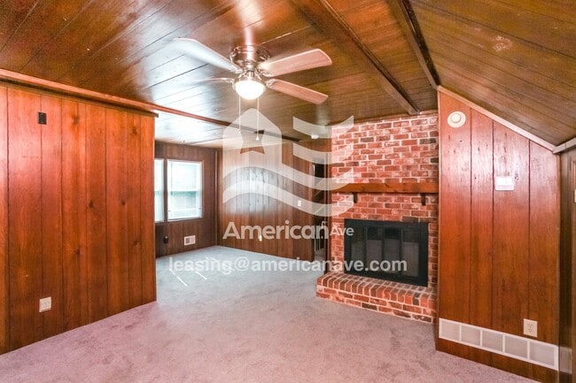 Foto del edificio - 1021 Old Birch Dr