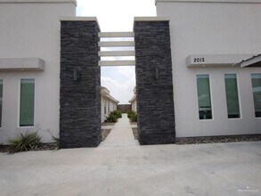 Building Photo - 7 Summerland Ln