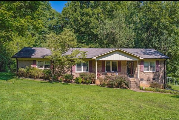 Primary Photo - 111 Green Acres Rd
