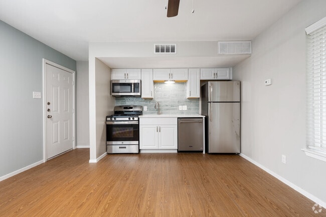 1BR, 1BA 663SF - Shoal Terrace