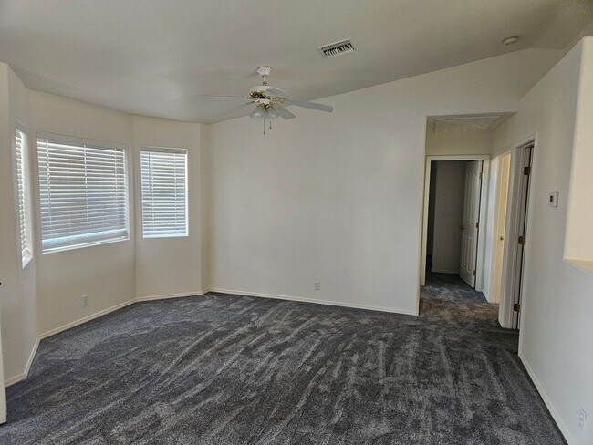 Foto del edificio - Fort Mohave! 3 Bedroom House. Large Garage