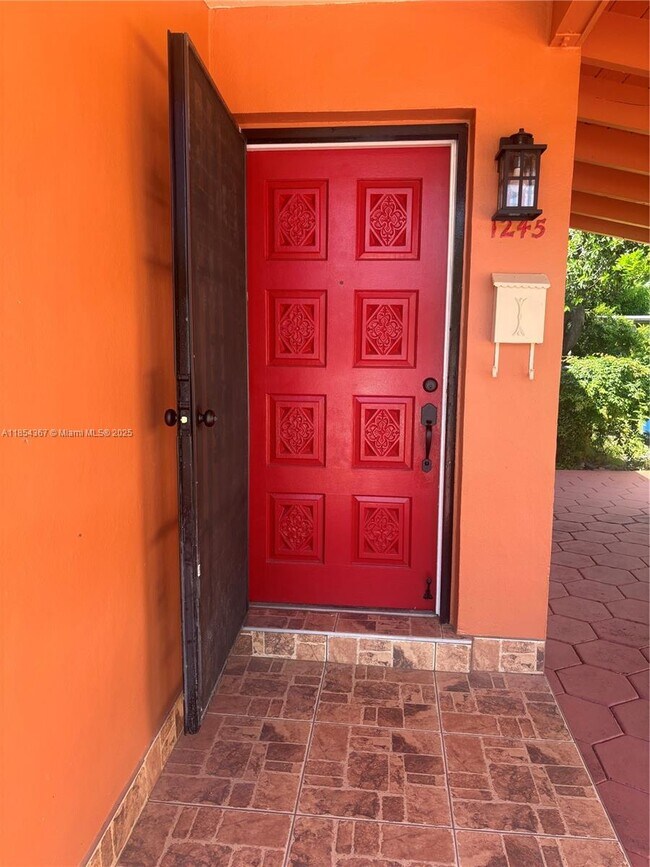 Foto del edificio - 1245 NW 186th St
