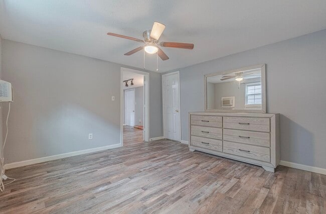 Building Photo - 4206 Walker St