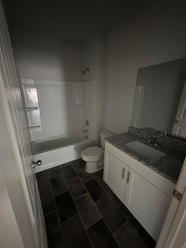 Foto del edificio - 485 Windemere Lp