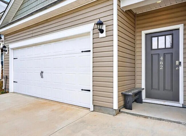 Building Photo - 462 Fenwick Dr