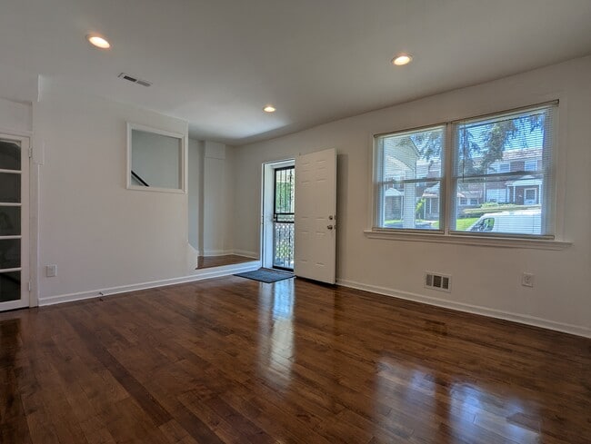 Building Photo - 2502 Park Heights Ter