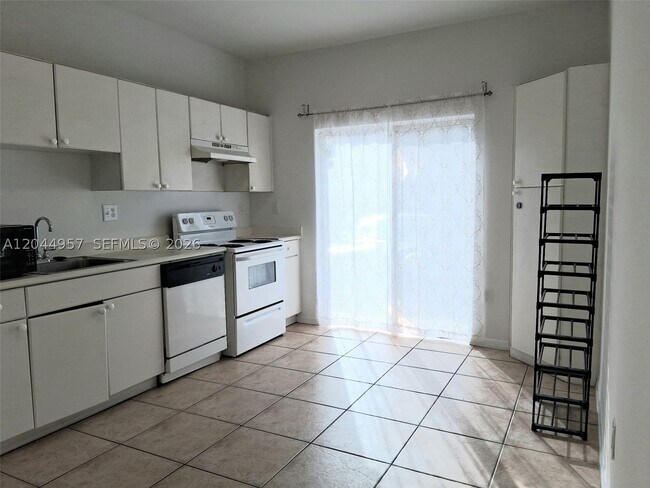 Foto del edificio - 6972 NW 179th St