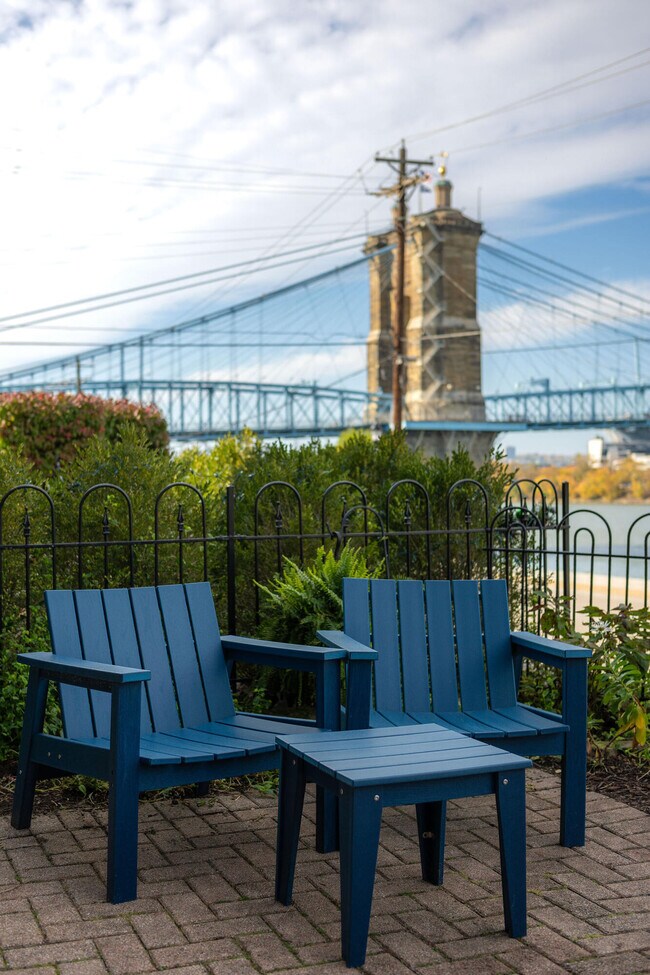 Foto del edificio - 225 Riverside Dr