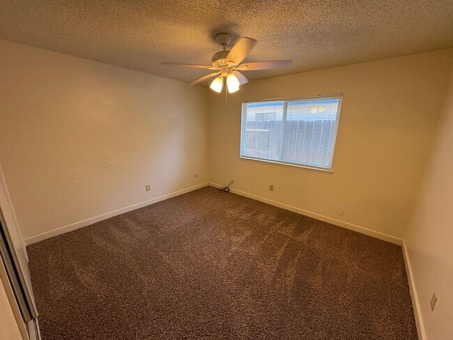 Foto del edificio - Move in ready apartment available now!