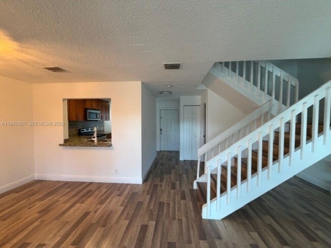 Building Photo - 1617 Cypress Pointe Dr