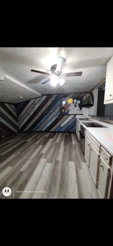 Building Photo - 1bedroom efficiency 1bathroom shared parking