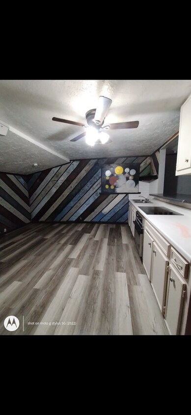 Foto del edificio - 1bedroom efficiency 1bathroom shared parking