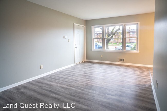 Foto del edificio - 2 br, 1 bath Apartment - 523 3 Mile Rd.