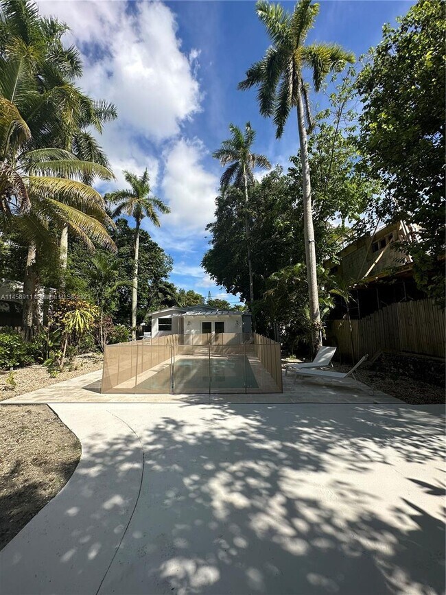 Foto del edificio - 3841 Kumquat Ave