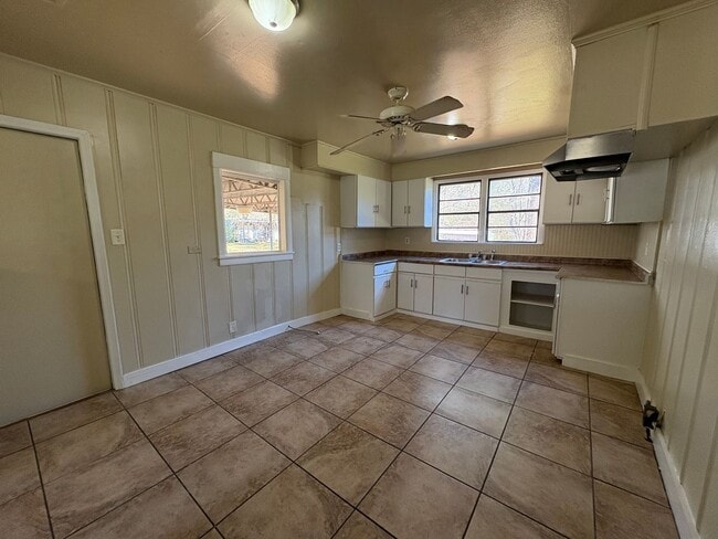 Building Photo - Amazing 4 bedroom/ 2bath house on beautiful lot!