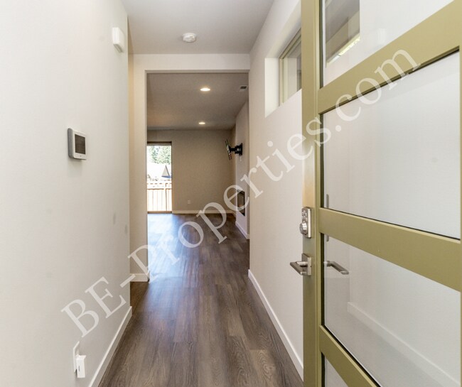 Building Photo - Lovely 4 bedroom 2.5 bathroom Tehaleh Home