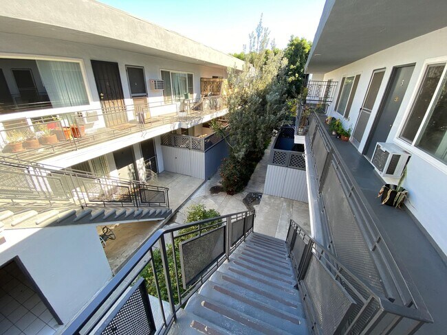 Foto del edificio - 12301-12307 Pacific Ave