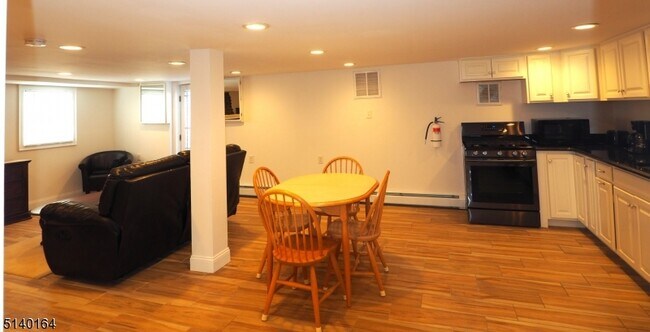 Foto del edificio - 5 Alma Ave