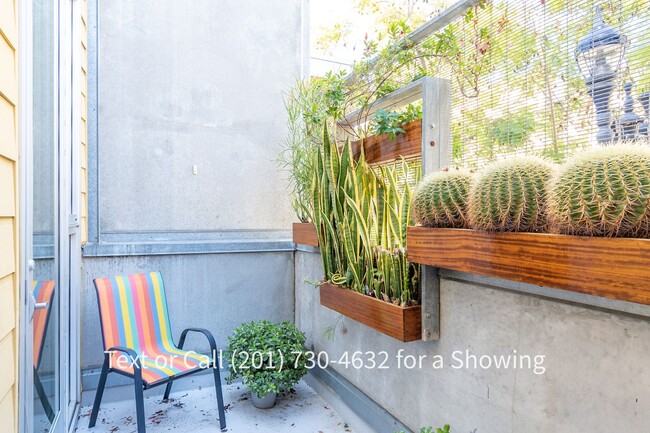 Building Photo - Modern Large 2 Bedroom, 2.5 Bath Rowhouse ...
