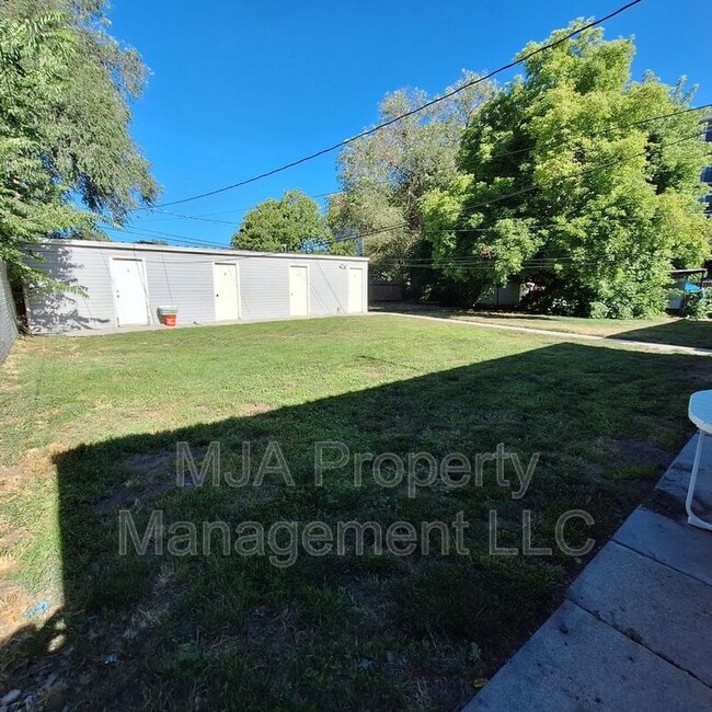 Building Photo - 1043 S 200 W