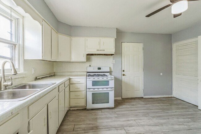 Foto del edificio - LIMITED TIME**NO APPLICATION FEE**1/2 OFF DEPOSIT**