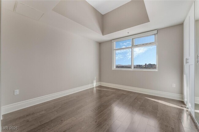 Building Photo - 150 S Las Vegas Blvd