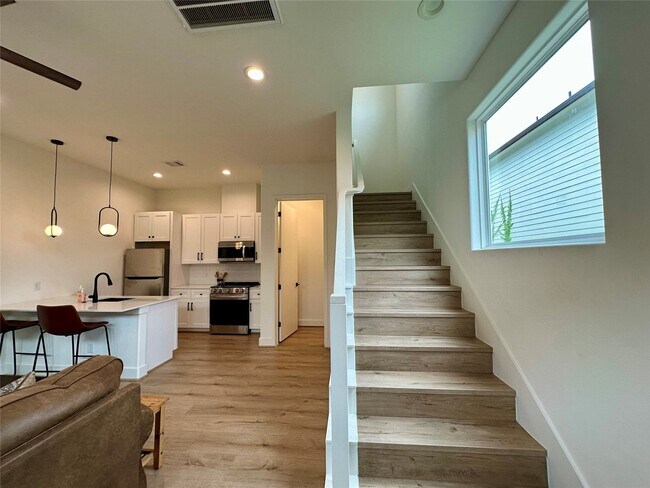 Building Photo - 203 Danna Ln