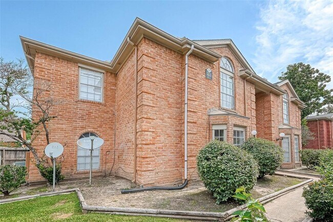 Foto del edificio - 12400 Overbrook Ln