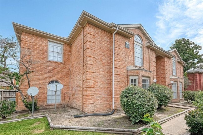 Building Photo - 12400 Overbrook Ln