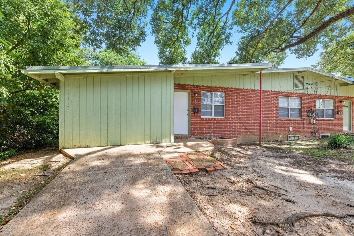 Photo - 241 and 243 Dalton Court