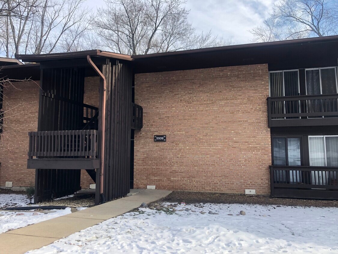 5509 Lakeside Dr Unit 2C, Lisle, IL 60532 Condo for Rent in Lisle, IL
