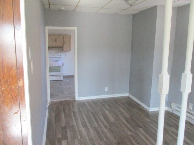 Building Photo - 338 Maplewood Ave