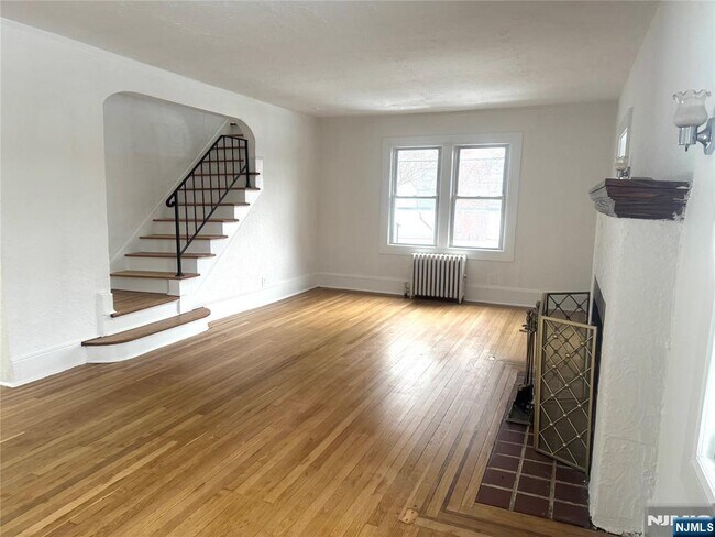 Building Photo - 346 N Van Dien Ave