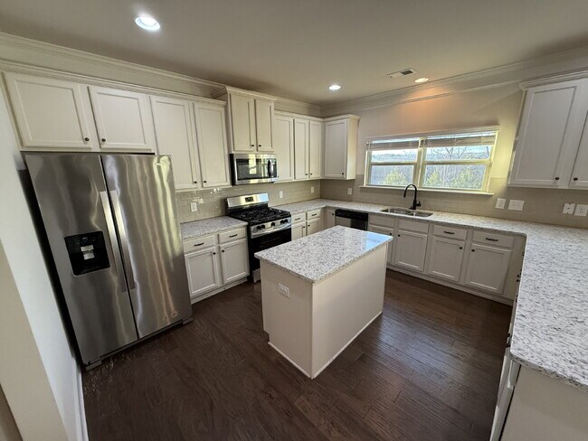 Building Photo - Spacious 4 bed 4 bath home in lovely Douglassville!