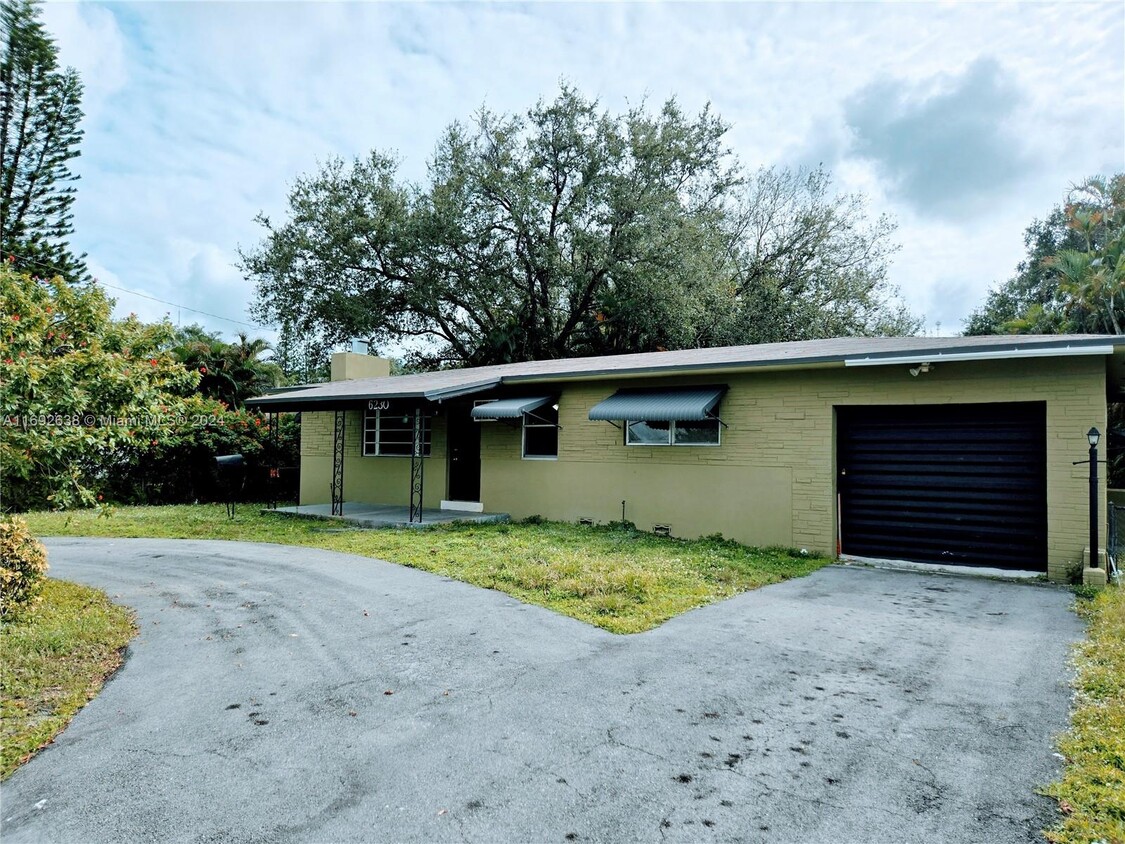 Foto principal - 6230 SW 26th St