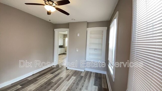 Building Photo - 48 Boltin St