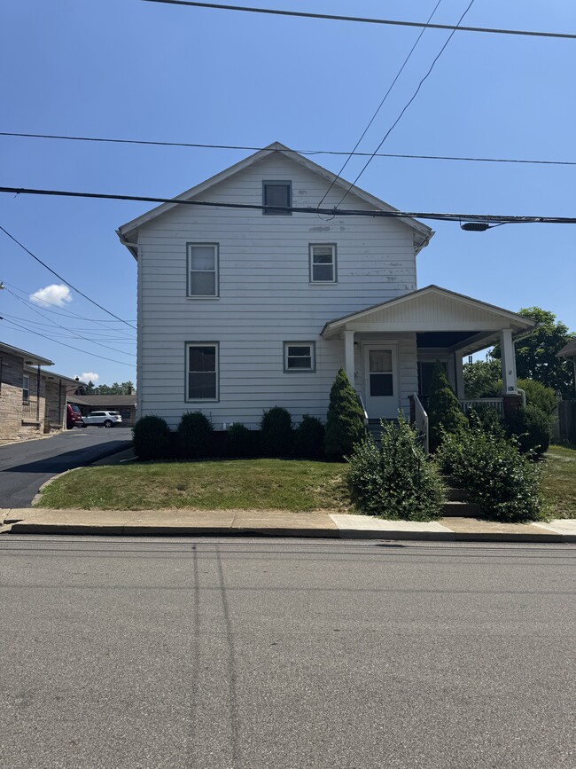 Building Photo - 567 N Walnut St