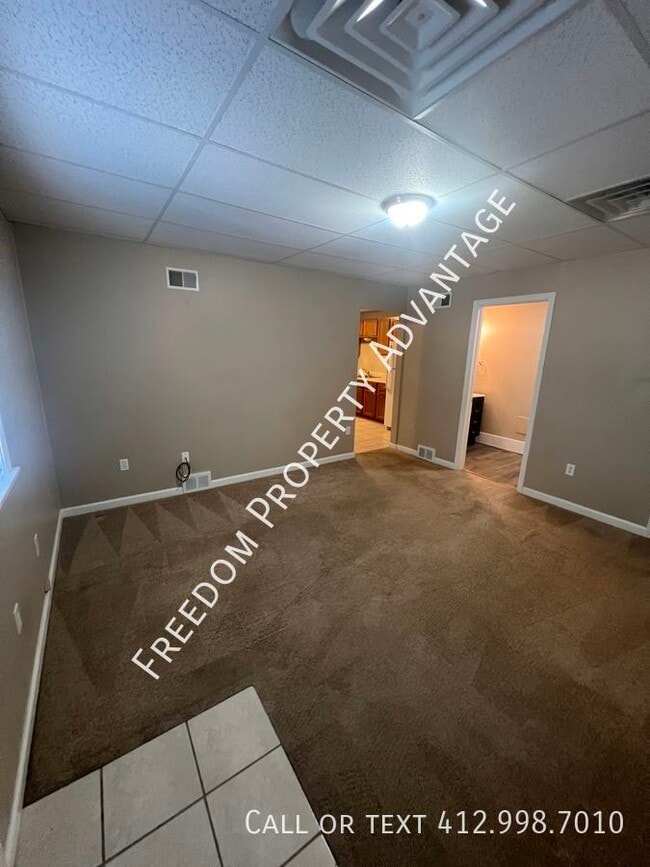 Building Photo - 121 Apple Wy