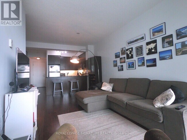 Building Photo - 1 Scott St