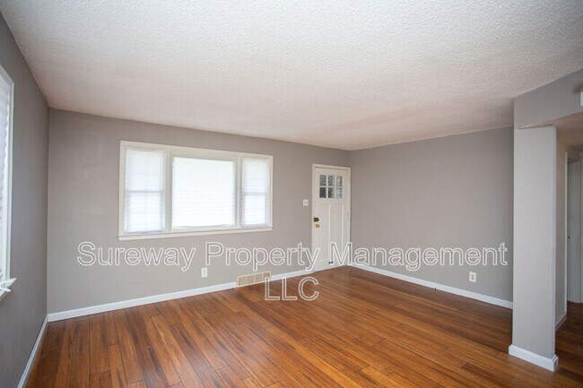 Building Photo - 451 Melrose Ave