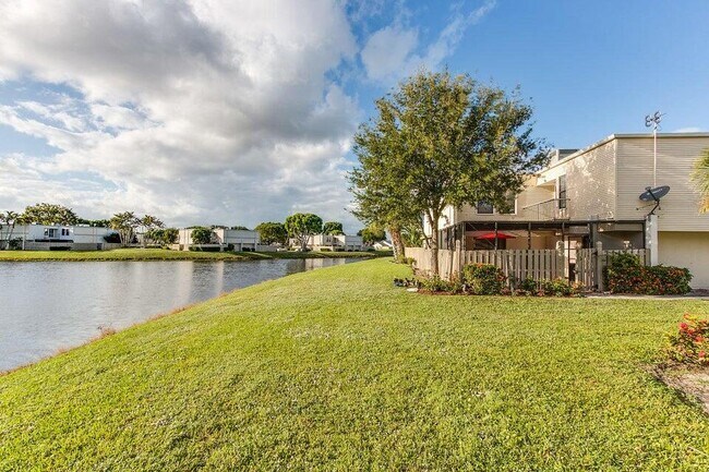 Building Photo - 1608 Shaker Cir
