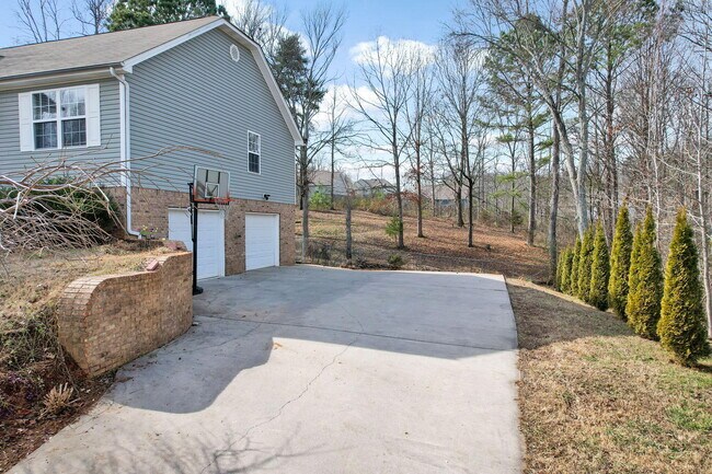 Building Photo - 217 Home Pl Ct SE