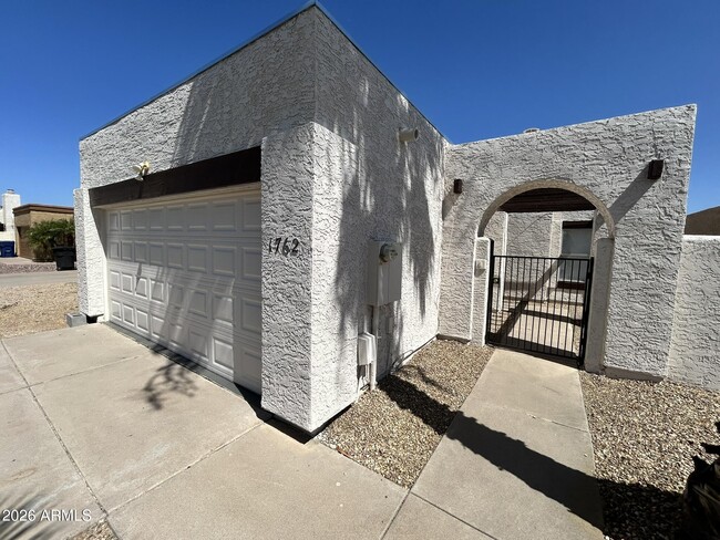 Building Photo - 1762 W Colt Rd