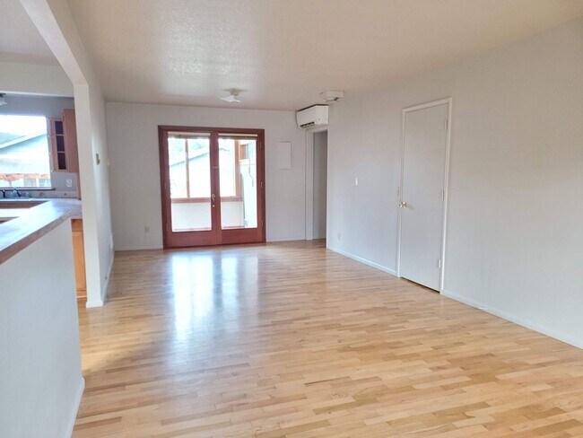 Foto del edificio - 4-Bedroom 2-Bathroom home in Friendly St. ...