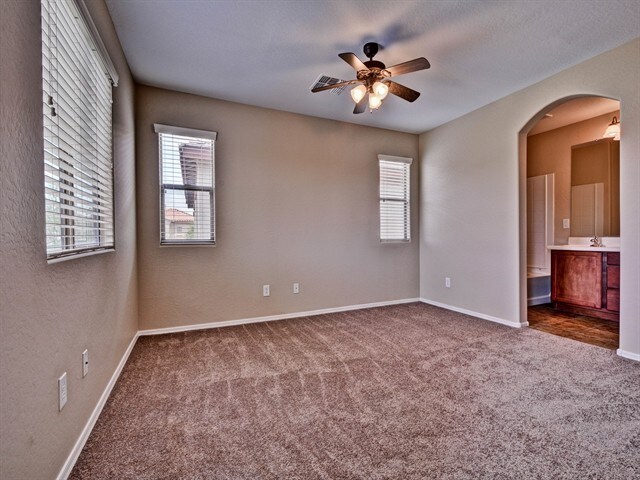 Foto del edificio - 14241 W Port Royale Ln