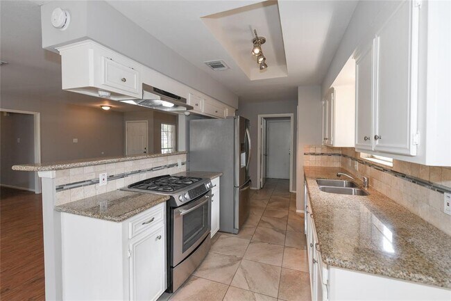 Foto del edificio - 5334 Friar Tuck Dr