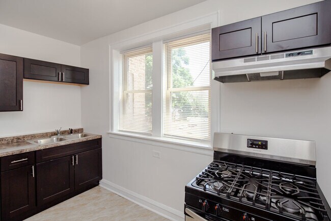 Building Photo - 1723 W 91st St