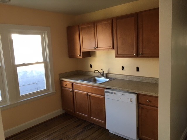 kitchen - 6852 Main St